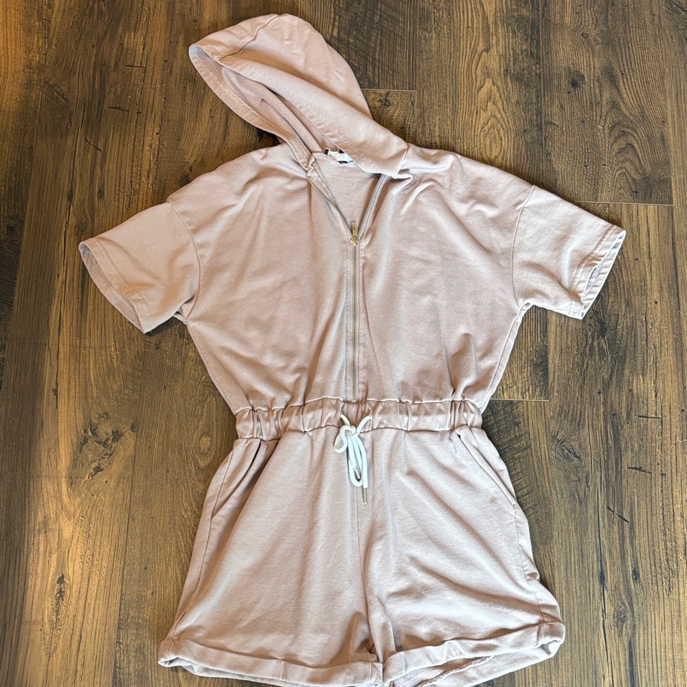 Short Sleeve Hooded Romper in Dusty Pink/Brown
